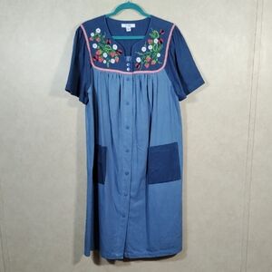 04116 Go Softly blue chambray snap front embroidered patio dress L